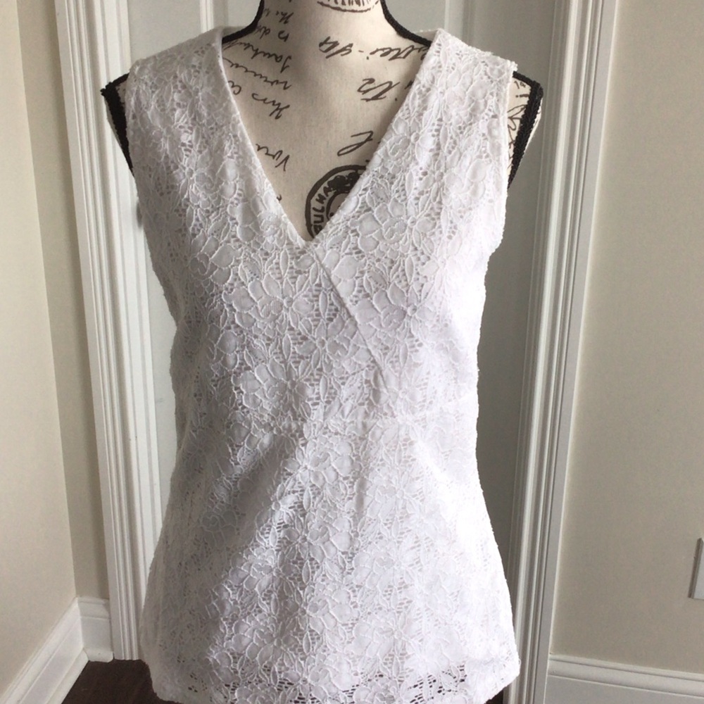 Croft & Barrow Sleeveless White Lace lined  Top Sz M